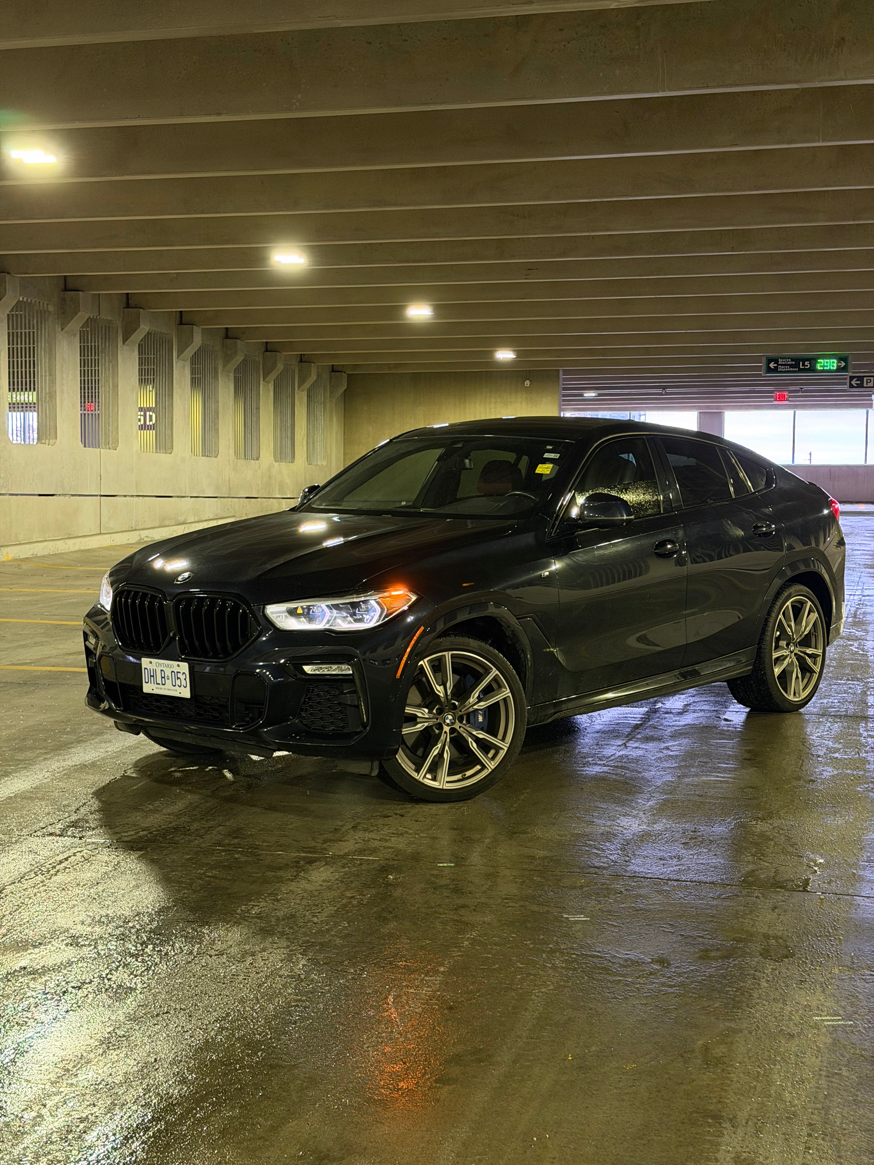 BMW X6 M50i