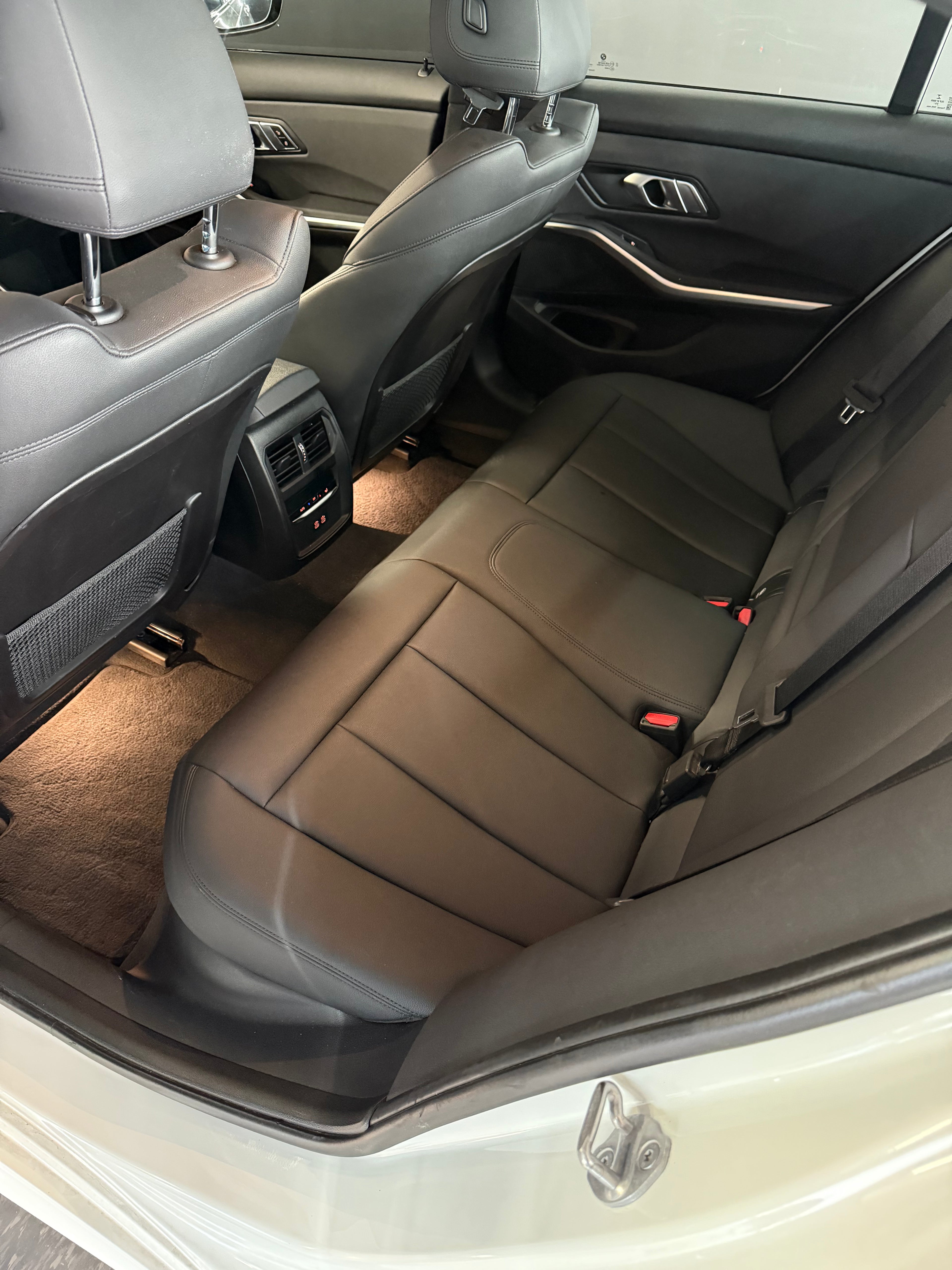 BMW 330i